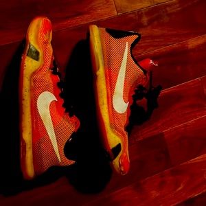 Nike Kobe 10 “Hot Lava”. Size 9.5, in great condition. Worn a few times.